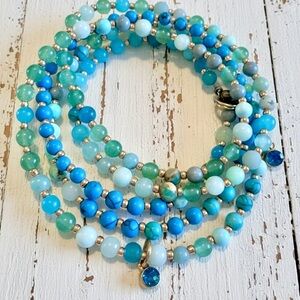 Colourful Gold Tone & Blue Howlite & Quartz 4x Wire Wrap Bracelet